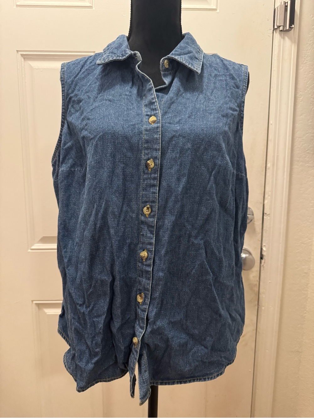 Cherokee Blue Denim Sleeveless Button-Front Tank Top 0067